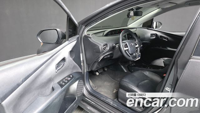 Toyota Prius 2017 — photo 10