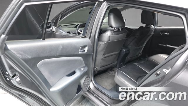 Toyota Prius 2017 — photo 12
