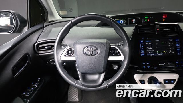 Toyota Prius 2017 — photo 13