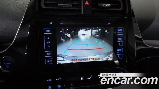 Toyota Prius 2017 — photo 15