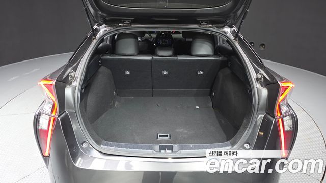 Toyota Prius 2017 — photo 20