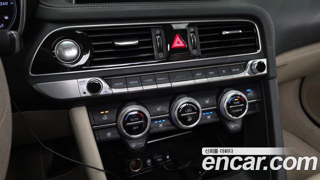 Genesis G70 2019 — photo 23