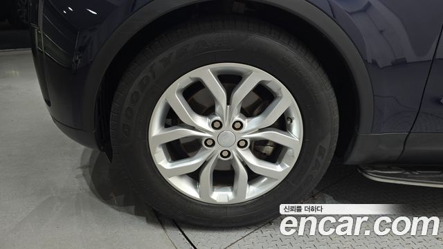 Land Rover Discovery 2018 — photo 5