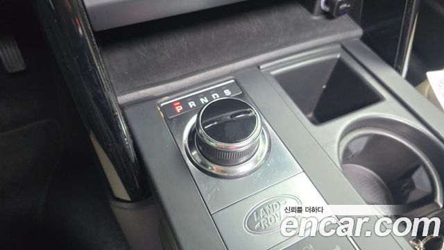 Land Rover Discovery 2018 — photo 12