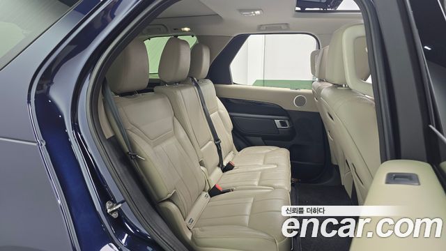 Land Rover Discovery 2018 — photo 17