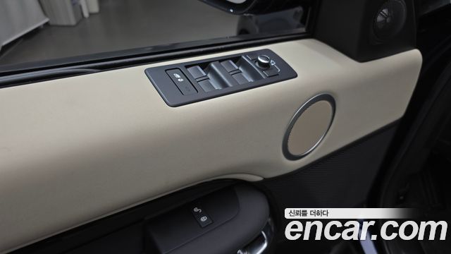 Land Rover Discovery 2018 — photo 25