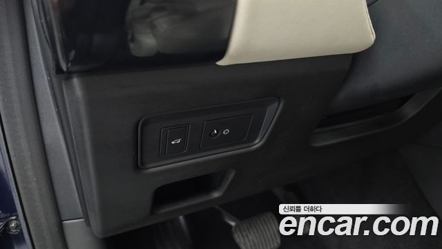 Land Rover Discovery 2018 — photo 26
