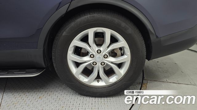 Land Rover Discovery 2018 — photo 7