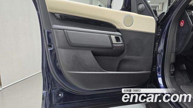 Land Rover Discovery 2018 — photo 14