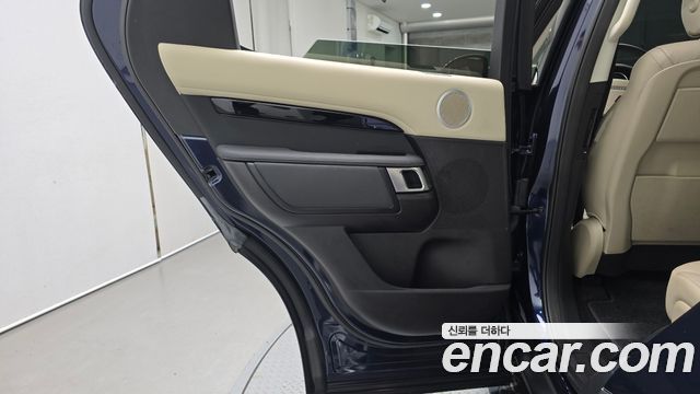 Land Rover Discovery 2018 — photo 15