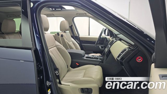 Land Rover Discovery 2018 — photo 16