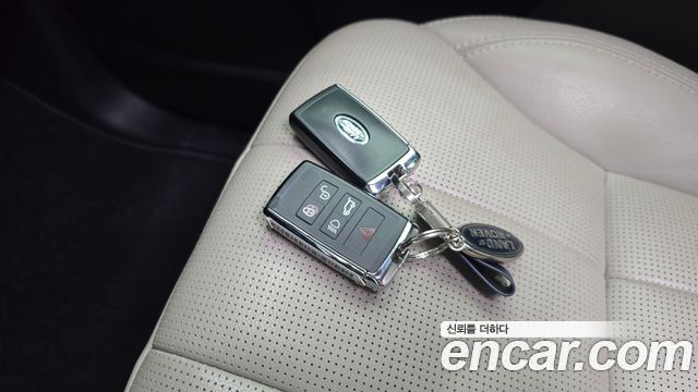 Land Rover Discovery 2018 — photo 28