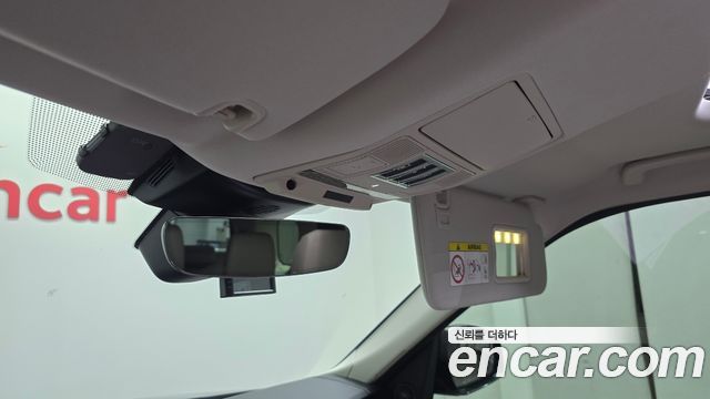 Land Rover Discovery 2018 — photo 30