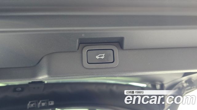Land Rover Discovery 2018 — photo 31