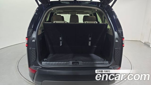 Land Rover Discovery 2018 — photo 32