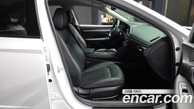 Hyundai Sonata 2022 — photo 17