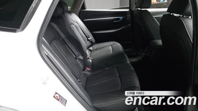 Hyundai Sonata 2022 — photo 18