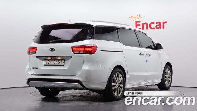 Kia Canival 2017 — photo 2