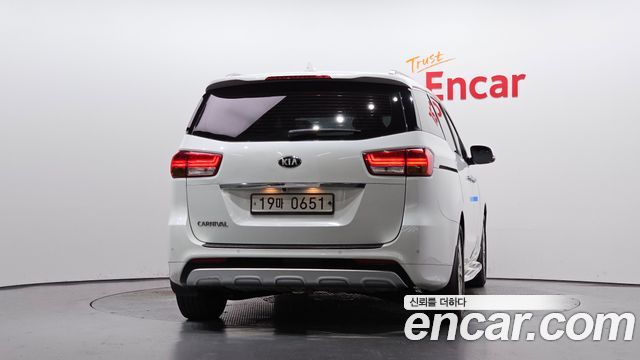 Kia Canival 2017 — photo 4