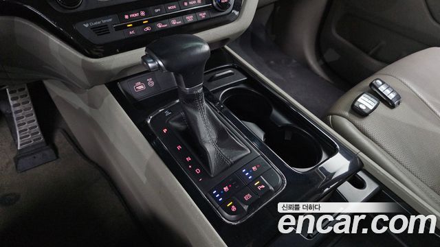 Kia Canival 2017 — photo 9