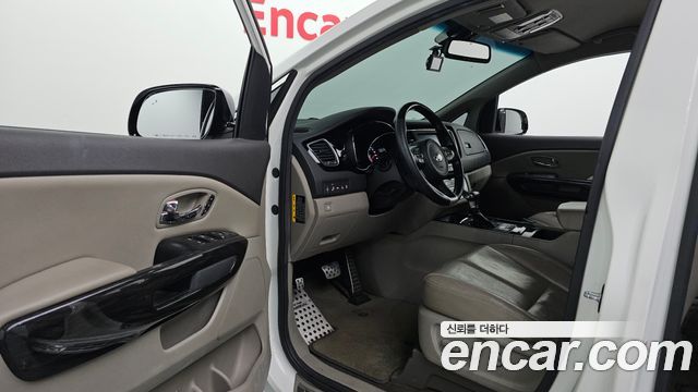 Kia Canival 2017 — photo 10