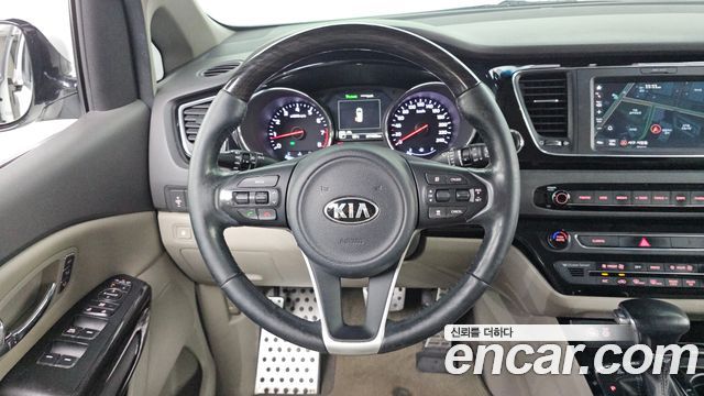 Kia Canival 2017 — photo 12