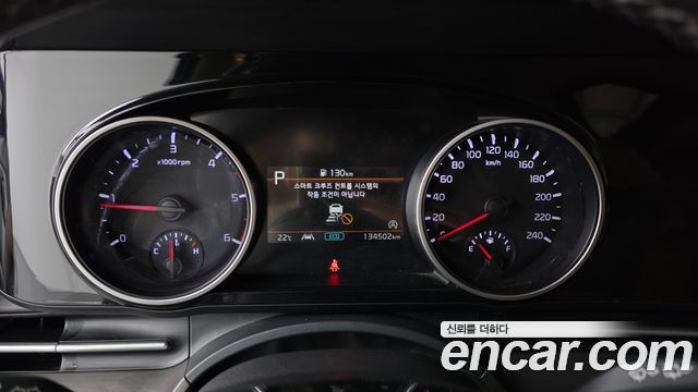 Kia Canival 2021 — photo 8