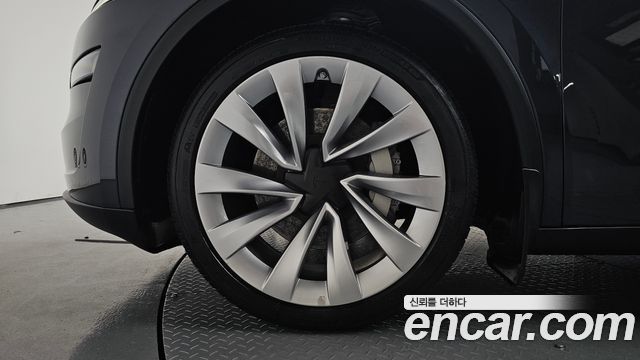 Tesla Model Y 2025 — photo 5