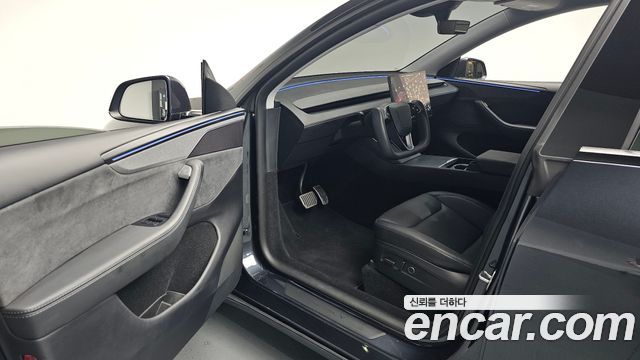 Tesla Model Y 2025 — photo 13