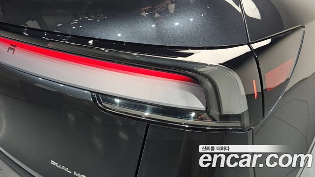 Tesla Model Y 2025 — photo 9