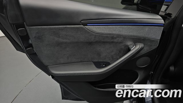 Tesla Model Y 2025 — photo 15