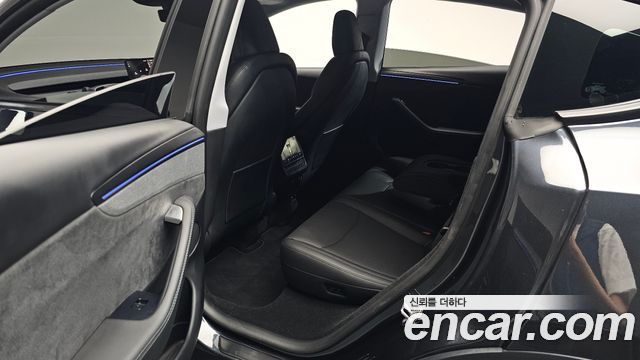 Tesla Model Y 2025 — photo 16