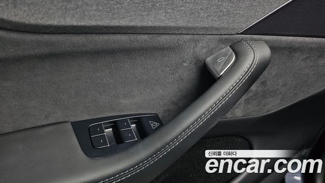 Tesla Model Y 2025 — photo 30