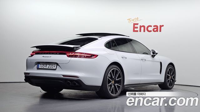 Porsche Panamera 2018 — photo 2