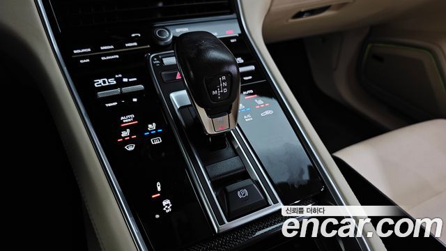 Porsche Panamera 2018 — photo 9