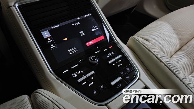 Porsche Panamera 2018 — photo 18