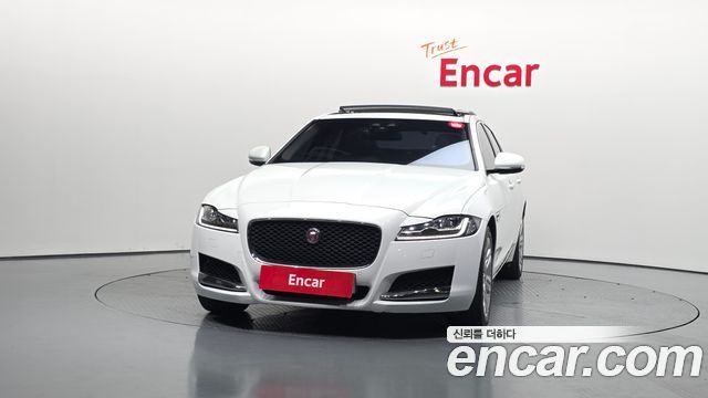 Jaguar XF 2018 — photo 3