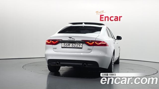 Jaguar XF 2018 — photo 4