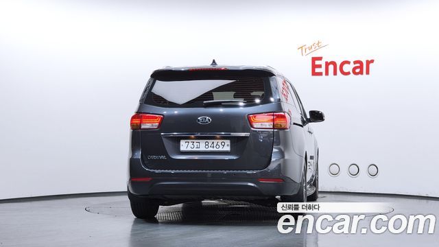 Kia Canival 2015 — photo 4