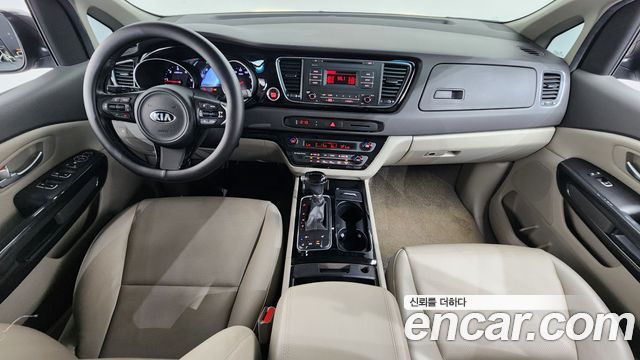Kia Canival 2015 — photo 10
