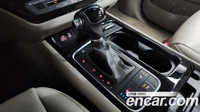 Kia Canival 2015 — photo 12