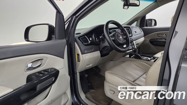 Kia Canival 2015 — photo 13
