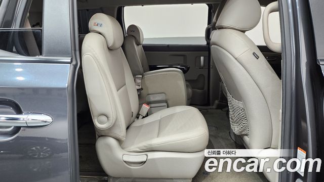 Kia Canival 2015 — photo 17