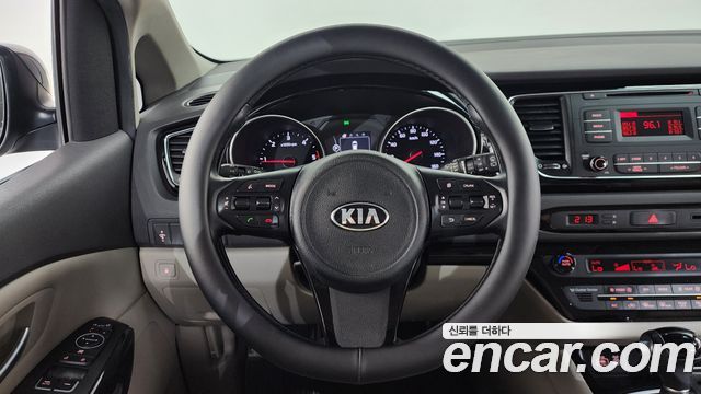 Kia Canival 2015 — photo 18