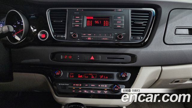 Kia Canival 2015 — photo 19