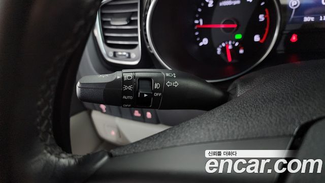 Kia Canival 2015 — photo 21