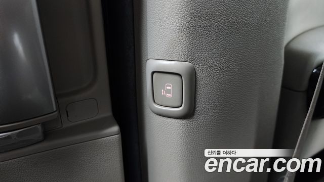 Kia Canival 2015 — photo 23