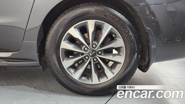 Kia Canival 2015 — photo 7