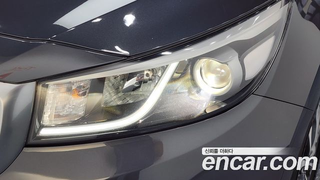 Kia Canival 2015 — photo 8