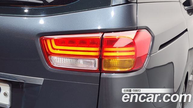 Kia Canival 2015 — photo 9